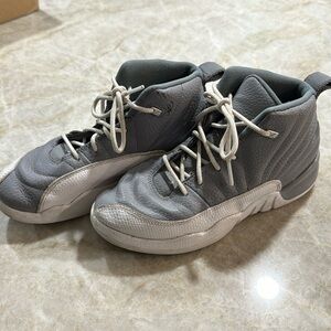 Youth Jordan 12 used